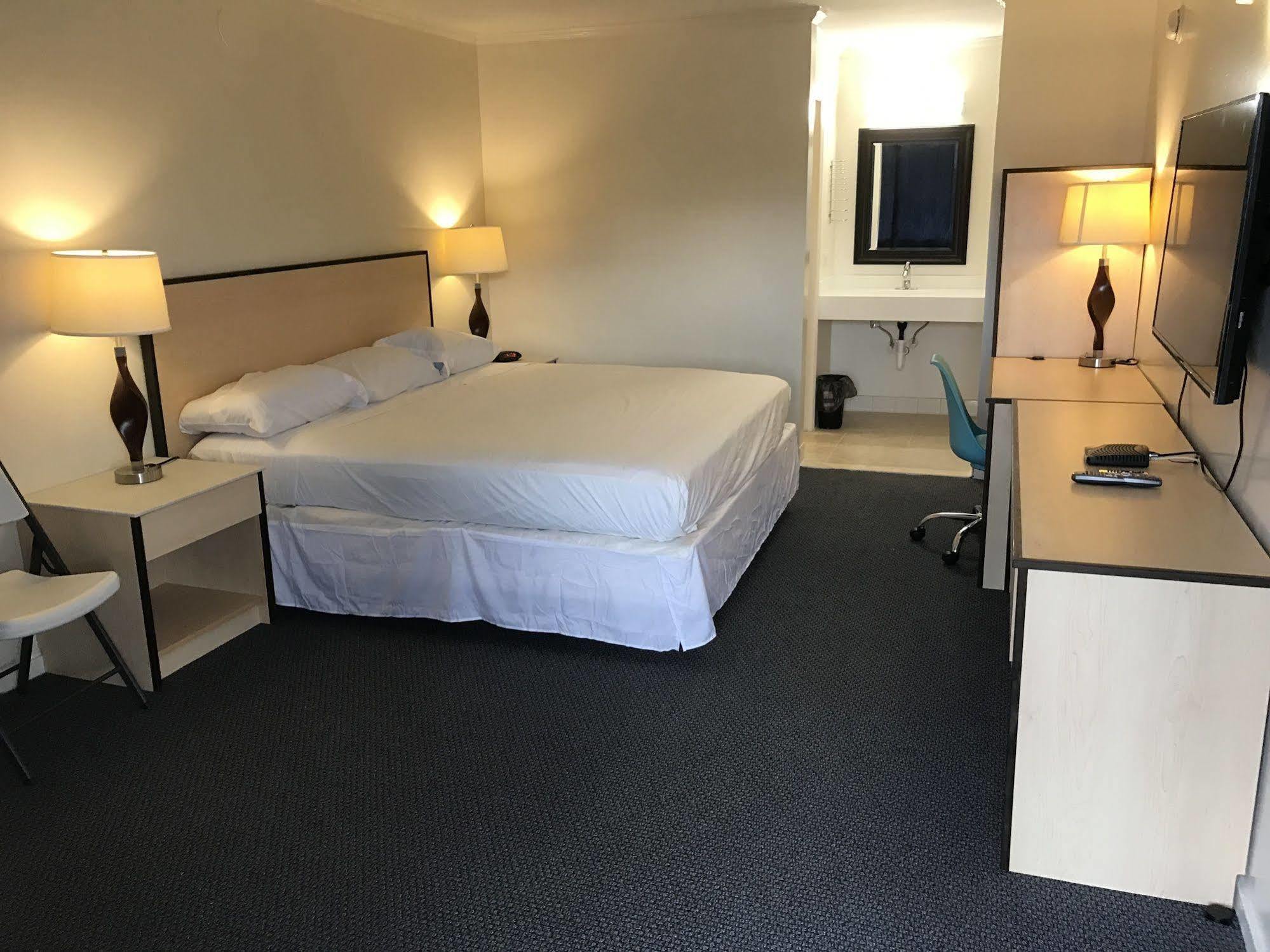 Deluxe szoba kétszemélyes ággyal és káddal - 1. emelet